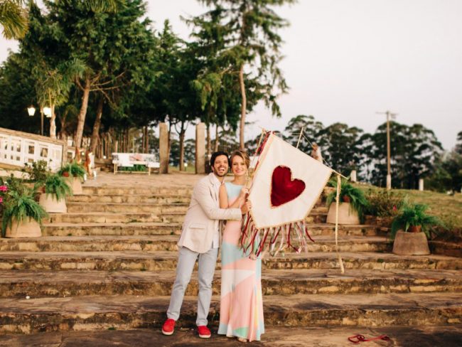 Casamento-no-Carnaval-trajes-coloridos-foto-pinterest